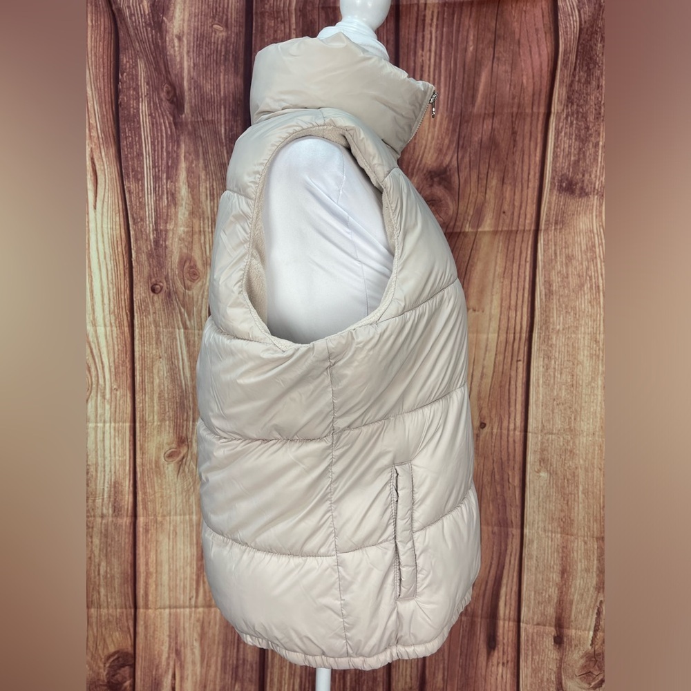 Old navy very light nude pink puffer Vest Women’s size M - Picture 5 of 16